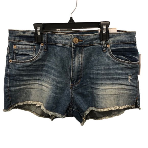 STS Blue Pants - NWT STS Blue Women’s Shorts Size 30 length 10” 2” inseam 34” waist 36” hip NEW